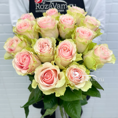 Букет из 15 роз Эквадор Фруттето 70см