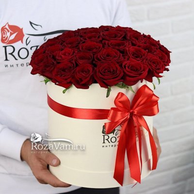 Шляпная коробка из 51 розы