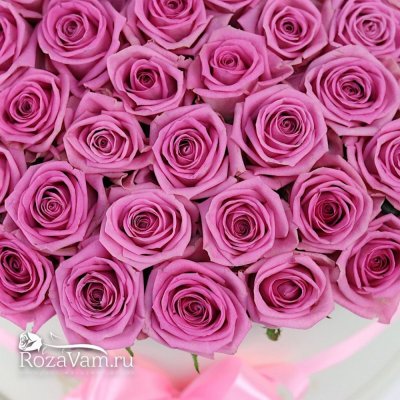 Шляпная коробка из 101 розовой  розы