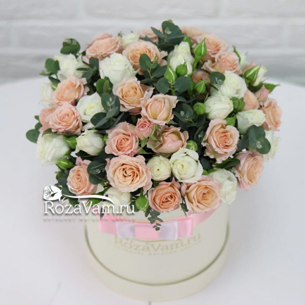 Шляпная коробочка из кустовых роз