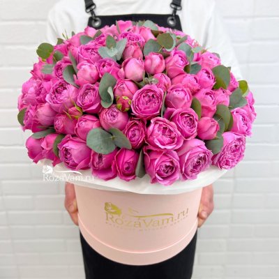 Букет пионовидных роз с ирисами