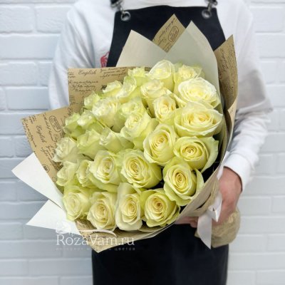 Букет из 29 белых роз (50 см)
