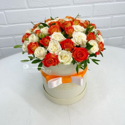 Шляпная коробка с кустовыми розами