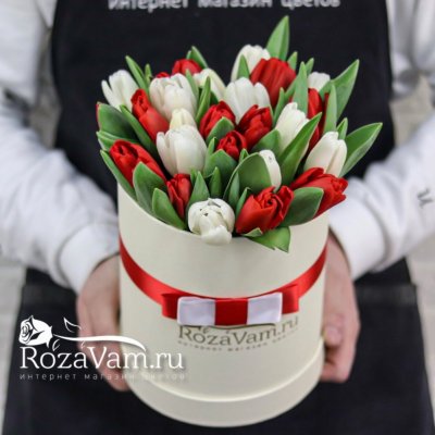 коробка из 75 красных тюльпанов